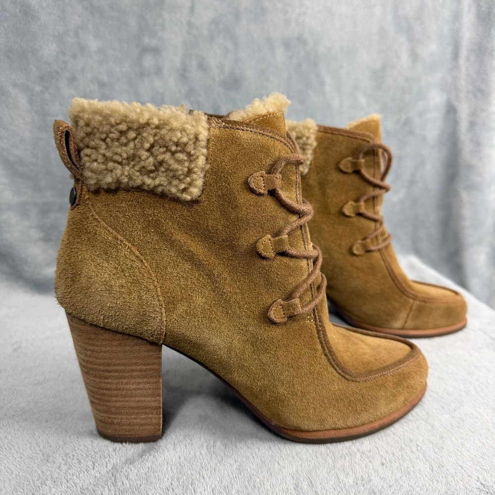 UGG Womens 9.5 Tan Suede Lace Up Heeled Ankle Boots Fleece Collar Boho 1008620